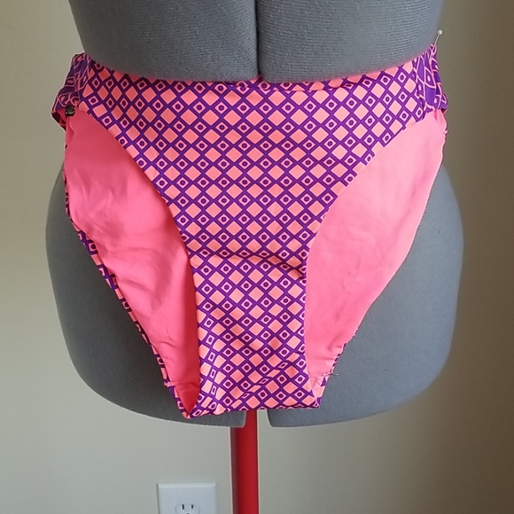 Bikini - Picture 3 of 7